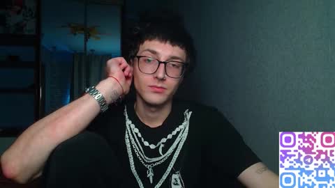 Snapshot of 8_goat chatting on 11-23-25, 04:12 Phillip online show from 11-23-25, 04:12