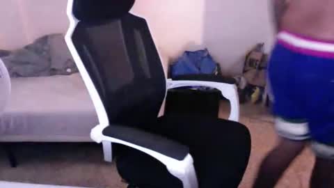 Snapshot of 8cha chatting on 10-11-25, 08:18 8cha online show from 10-11-25, 08:18