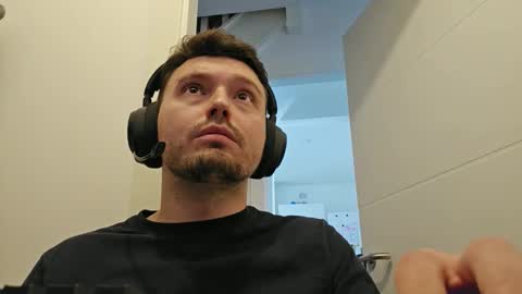 8inchdude93 online show from 09-25-25, 10:08