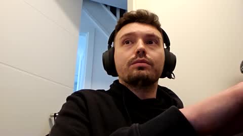 8inchdude93 online show from 10-08-25, 11:41