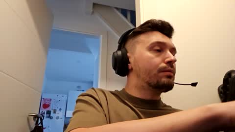 8inchdude93 online show from 10-13-25, 11:43