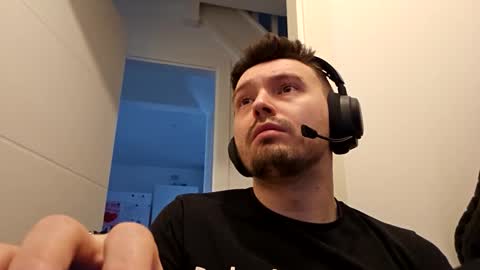 8inchdude93 online show from 10-15-25, 09:09