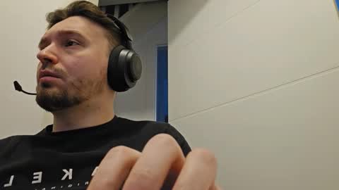 Snapshot of 8inchdude93 chatting on 01-16-26, 09:46 8inchdude93 online show from 01-16-26, 09:46