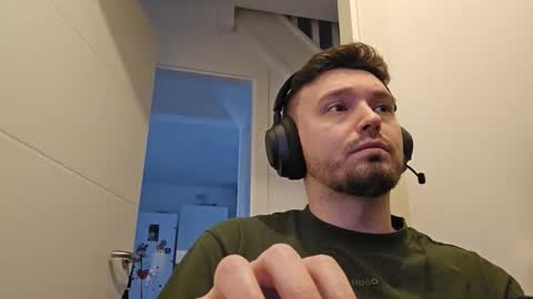 Snapshot of 8inchdude93 chatting on 02-06-26, 10:18 8inchdude93 online show from 02-06-26, 10:18