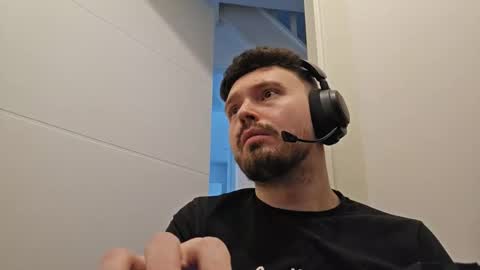 Snapshot of 8inchdude93 chatting on 02-25-26, 10:03 8inchdude93 online show from 02-25-26, 10:03