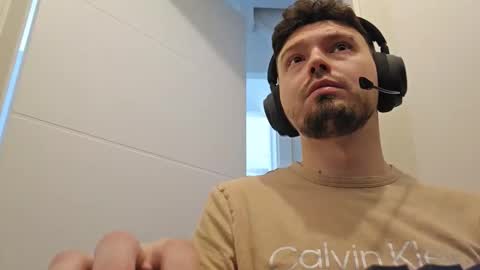8inchdude93 online show from 05-01-26, 08:08