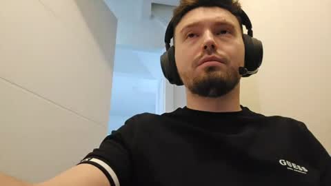 8inchdude93 online show from 05-12-26, 10:56
