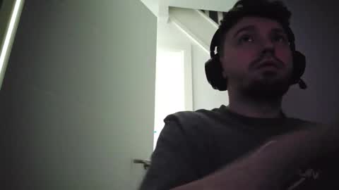 8inchdude93 online show from 05-26-26, 07:37