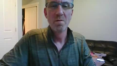 Snapshot of 999gbb_gmx chatting on 11-15-25, 11:54 DildoRidingDilf online show from 11-15-25, 11:54