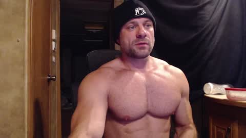 Snapshot of 9fat_inches chatting on 12-18-24, 05:26 9 fat inches online show from 12-18-24, 05:26