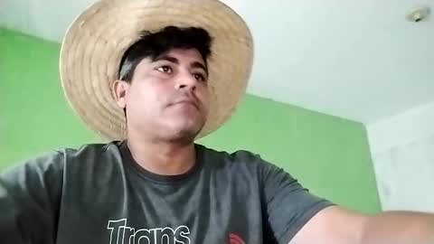 Snapshot of 9vinhocamshow chatting on 12-15-24, 10:50 9vinhocamshow online show from 12-15-24, 10:50