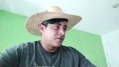 Snapshot of 9vinhocamshow chatting on 12-16-24, 12:16 9vinhocamshow online show from 12-16-24, 12:16