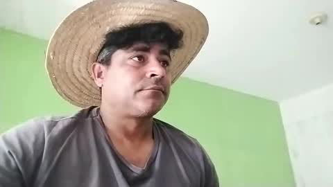 Snapshot of 9vinhocamshow chatting on 12-20-24, 11:43 9vinhocamshow online show from 12-20-24, 11:43