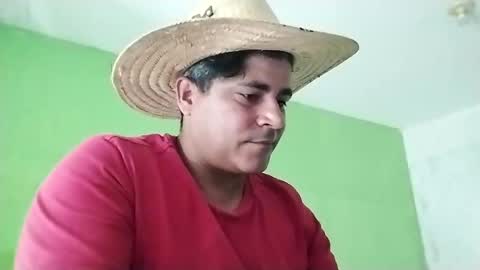 Snapshot of 9vinhocamshow chatting on 12-21-24, 12:06 9vinhocamshow online show from 12-21-24, 12:06