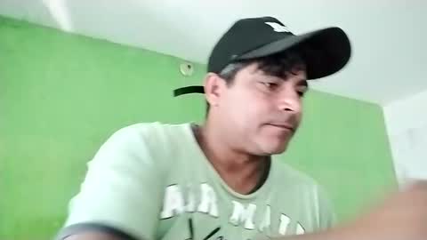 Snapshot of 9vinhocamshow chatting on 12-25-24, 04:43 9vinhocamshow online show from 12-25-24, 04:43
