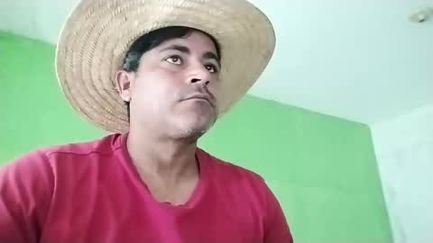 Snapshot of 9vinhocamshow chatting on 12-29-24, 11:18 9vinhocamshow online show from 12-29-24, 11:18