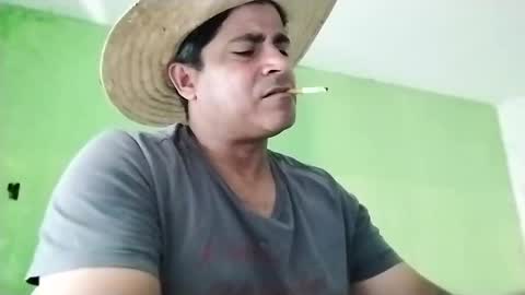 Snapshot of 9vinhocamshow chatting on 12-30-24, 05:44 9vinhocamshow online show from 12-30-24, 05:44