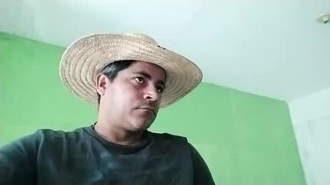 Snapshot of 9vinhocamshow chatting on 12-31-24, 11:42 9vinhocamshow online show from 12-31-24, 11:42
