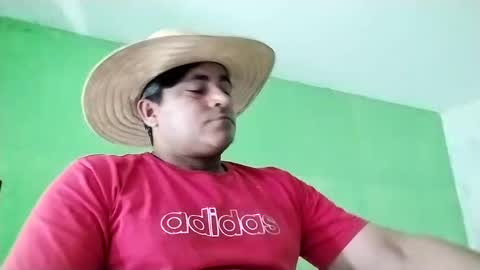 Snapshot of 9vinhocamshow chatting on 01-01-25, 11:49 9vinhocamshow online show from 01-01-25, 11:49