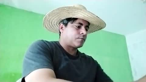 Snapshot of 9vinhocamshow chatting on 01-03-25, 12:08 9vinhocamshow online show from 01-03-25, 12:08
