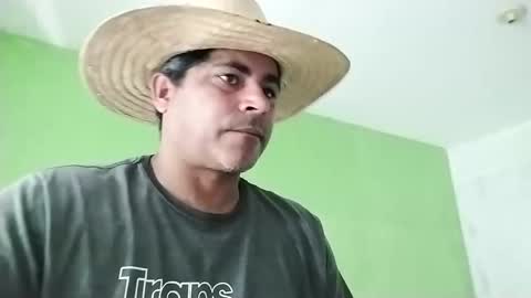 Snapshot of 9vinhocamshow chatting on 01-06-25, 11:51 9vinhocamshow online show from 01-06-25, 11:51