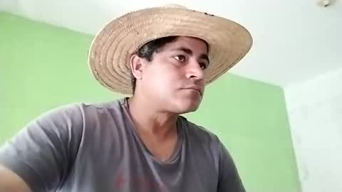Snapshot of 9vinhocamshow chatting on 01-11-25, 11:45 9vinhocamshow online show from 01-11-25, 11:45