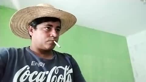 Snapshot of 9vinhocamshow chatting on 01-16-25, 12:20 9vinhocamshow online show from 01-16-25, 12:20