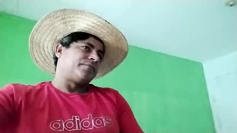 Snapshot of 9vinhocamshow chatting on 01-19-25, 12:06 9vinhocamshow online show from 01-19-25, 12:06
