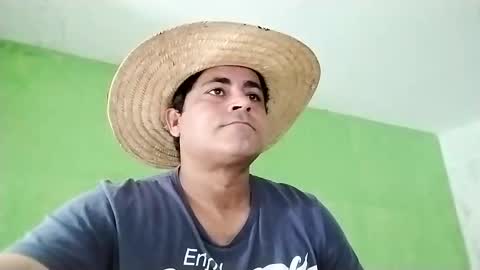 Snapshot of 9vinhocamshow chatting on 01-26-25, 12:11 9vinhocamshow online show from 01-26-25, 12:11