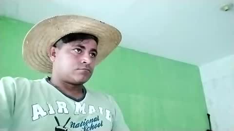 Snapshot of 9vinhocamshow chatting on 02-01-25, 11:21 9vinhocamshow online show from 02-01-25, 11:21