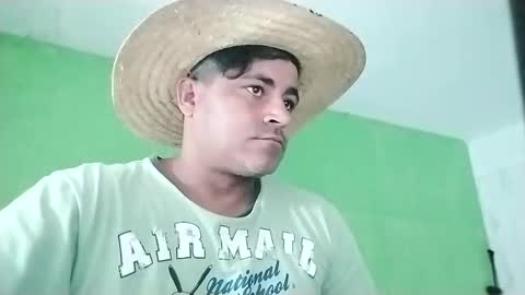 Snapshot of 9vinhocamshow chatting on 02-02-25, 11:30 9vinhocamshow online show from 02-02-25, 11:30