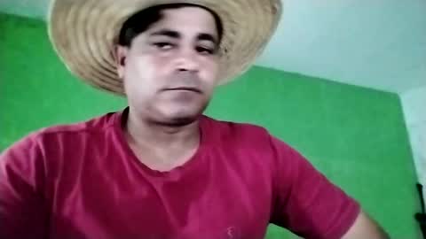 Snapshot of 9vinhocamshow chatting on 02-05-25, 06:15 9vinhocamshow online show from 02-05-25, 06:15