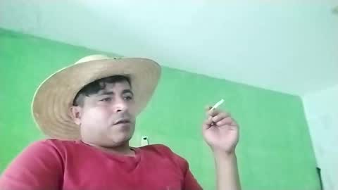 Snapshot of 9vinhocamshow chatting on 02-06-25, 12:05 9vinhocamshow online show from 02-06-25, 12:05