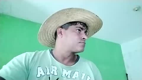 Snapshot of 9vinhocamshow chatting on 02-07-25, 11:34 9vinhocamshow online show from 02-07-25, 11:34