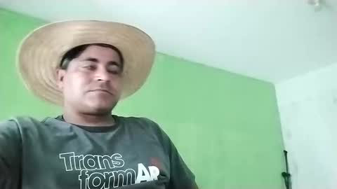 Snapshot of 9vinhocamshow chatting on 02-15-25, 11:39 9vinhocamshow online show from 02-15-25, 11:39