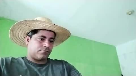 Snapshot of 9vinhocamshow chatting on 02-21-25, 11:33 9vinhocamshow online show from 02-21-25, 11:33