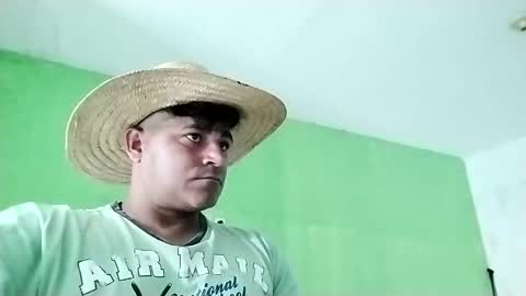 Snapshot of 9vinhocamshow chatting on 02-22-25, 04:40 9vinhocamshow online show from 02-22-25, 04:40
