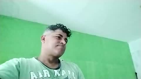Snapshot of 9vinhocamshow chatting on 02-23-25, 11:44 9vinhocamshow online show from 02-23-25, 11:44