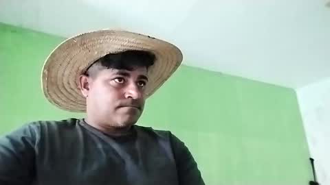 Snapshot of 9vinhocamshow chatting on 02-27-25, 04:43 9vinhocamshow online show from 02-27-25, 04:43