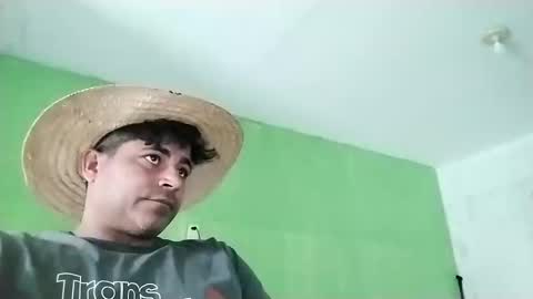 Snapshot of 9vinhocamshow chatting on 03-06-25, 11:36 9vinhocamshow online show from 03-06-25, 11:36