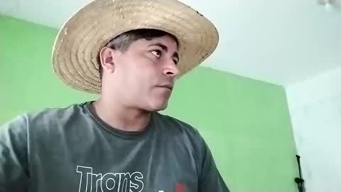 Snapshot of 9vinhocamshow chatting on 03-07-25, 11:51 9vinhocamshow online show from 03-07-25, 11:51