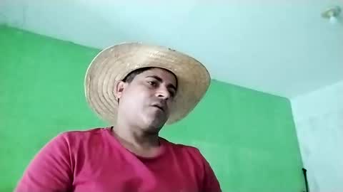 Snapshot of 9vinhocamshow chatting on 03-08-25, 11:37 9vinhocamshow online show from 03-08-25, 11:37
