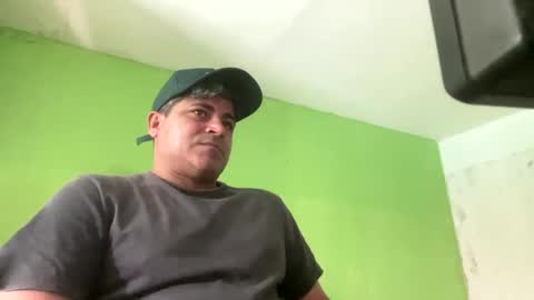 Snapshot of 9vinhocamshow chatting on 09-24-25, 11:46 9vinhocamshow online show from 09-24-25, 11:46