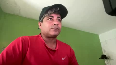 Snapshot of 9vinhocamshow chatting on 10-05-25, 10:46 9vinhocamshow online show from 10-05-25, 10:46