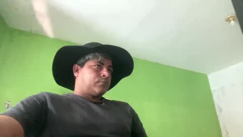Snapshot of 9vinhocamshow chatting on 10-08-25, 11:30 9vinhocamshow online show from 10-08-25, 11:30