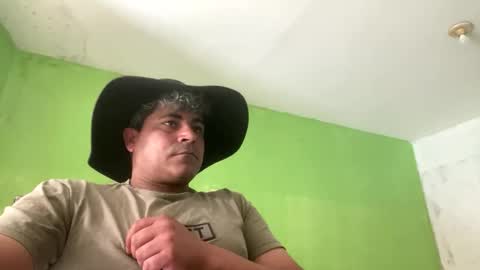 Snapshot of 9vinhocamshow chatting on 10-09-25, 11:08 9vinhocamshow online show from 10-09-25, 11:08