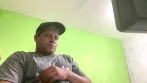 Snapshot of 9vinhocamshow chatting on 10-12-25, 11:48 9vinhocamshow online show from 10-12-25, 11:48