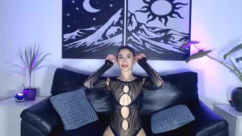 Snapshot of _89_mym_90_ chatting on 05-20-26, 05:41 Maia Martin online show from 05-20-26, 05:41