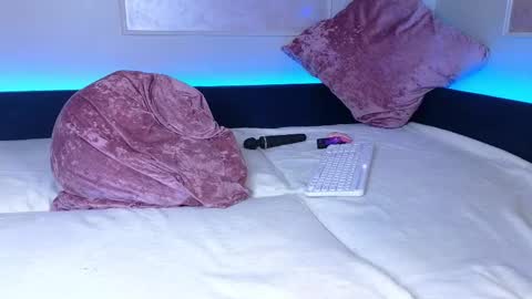 Willow online show from 02-11-25, 12:16