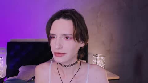 Snapshot of _adrian_the_one chatting on 09-17-25, 05:42 adrian online show from 09-17-25, 05:42